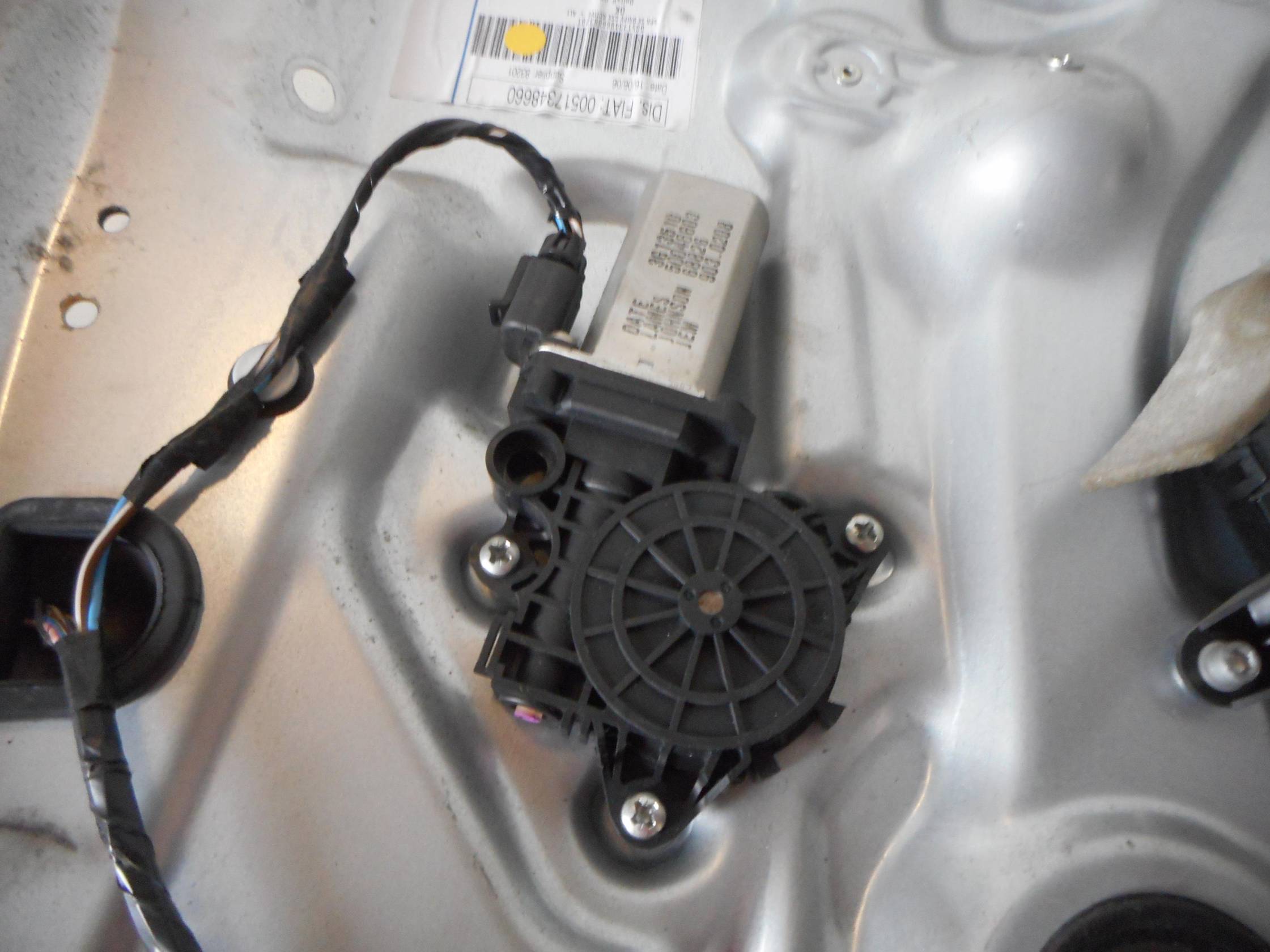 Alzacristallo elettr. porta ant. sx.